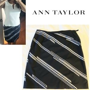 ANN TAYLOR Navy & White Stripe Pencil Skirt